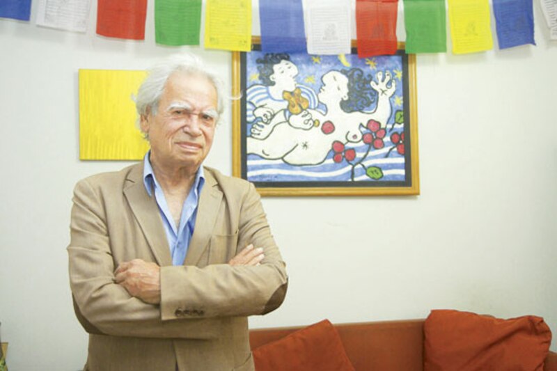 Pintor ecuatoriano Oswaldo Guayasamín en su estudio
