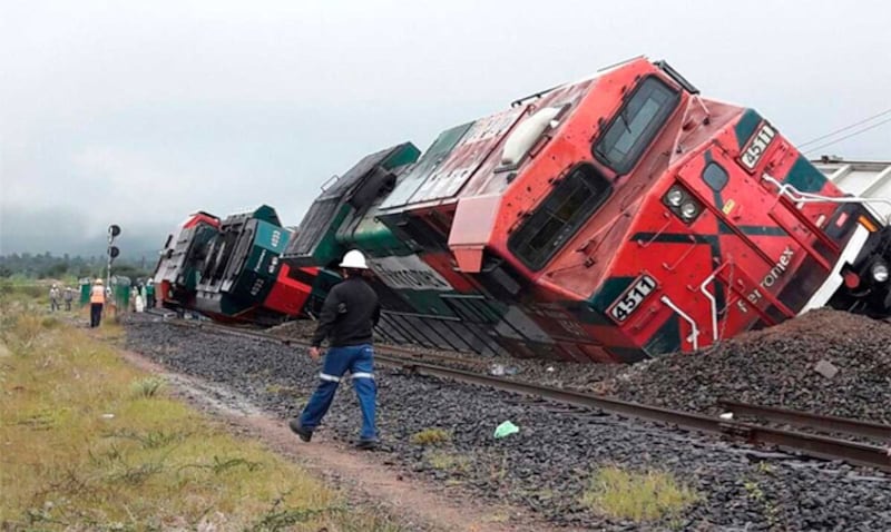 Accidente de tren en México deja al menos 100 heridos