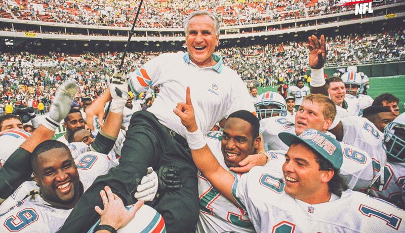 Los Miami Dolphins celebran su victoria en el Super Bowl de 1984.