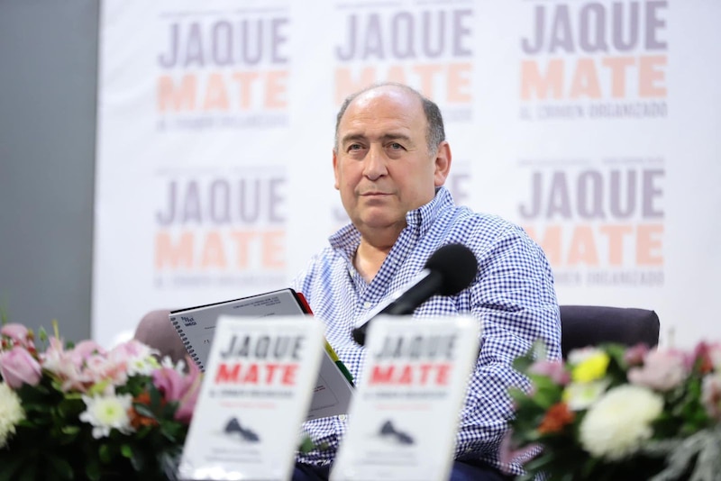 El escritor argentino Jorge Fernández Díaz presenta su libro "Jaque Mate" en la FIL de Guadalajara