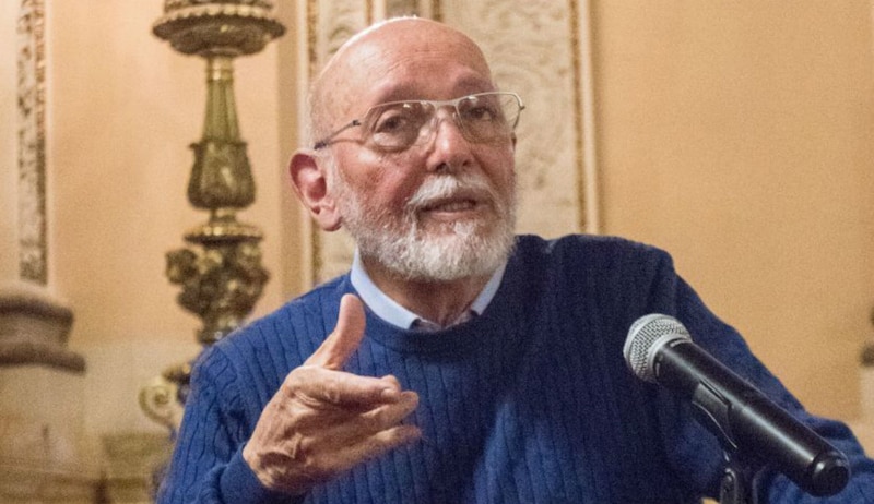 El científico Mario Molina, Premio Nobel de Química, durante una conferencia.