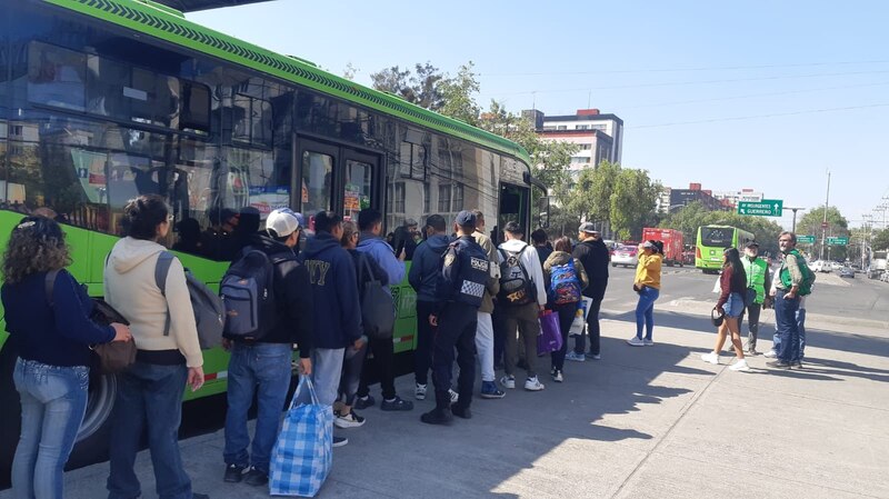 Autobús lleno de pasajeros