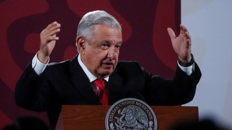 El presidente Andrés Manuel López Obrador habla durante una conferencia de prensa en el Palacio Nacional.