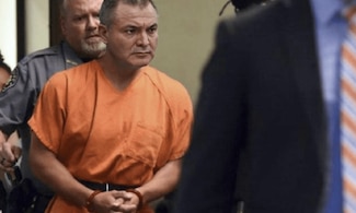 Trasladan a García Luna al penal de máxima seguridad de Colorado    