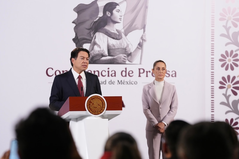 El presidente López Obrador y la jefa de gobierno de la Ciudad de México, Claudia Sheinbaum, durante una conferencia de prensa.