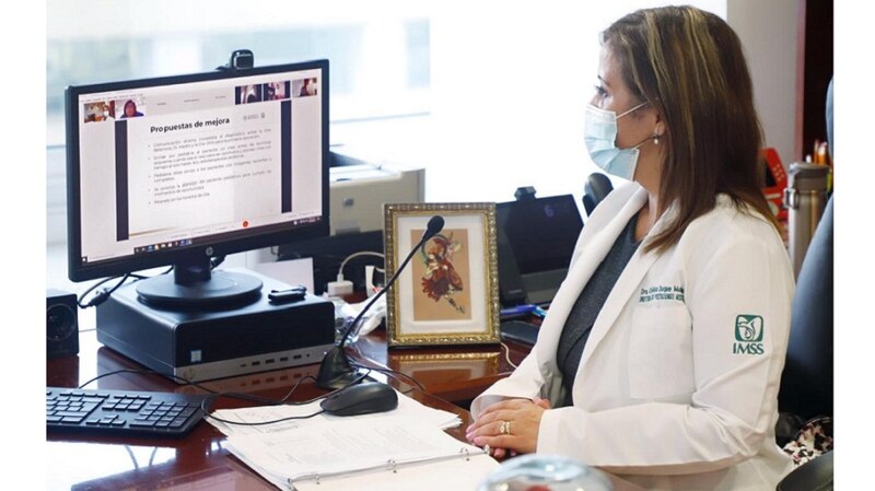 La doctora María de Lourdes Carranza, directora del IMSS, durante una videoconferencia.