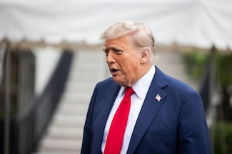 Trump se divierte sobre si declara la guerra a Irán: “Nadie sabe lo que voy a hacer” 