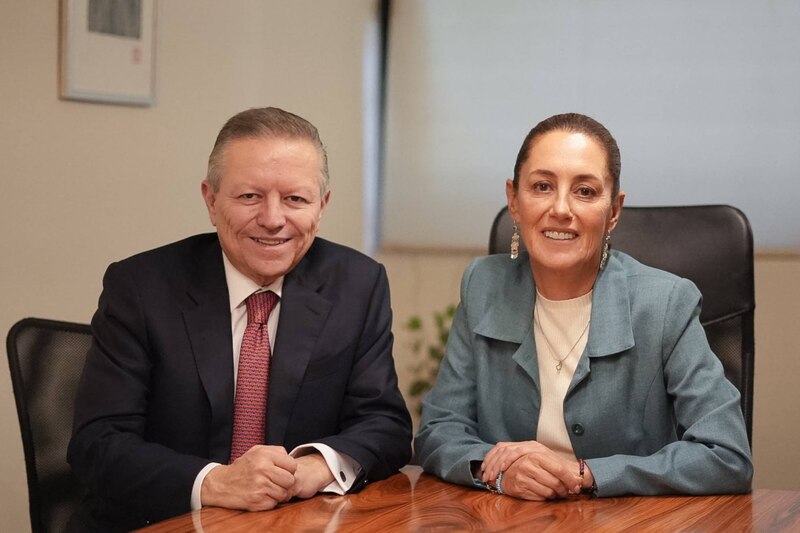 AMLO se reúne con la Jefa de Gobierno de la Ciudad de México, Claudia Sheinbaum.