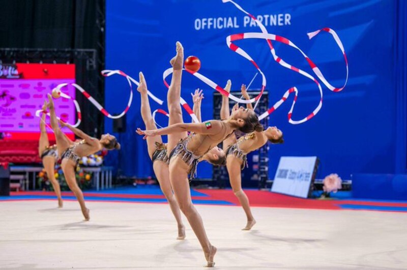 Gimnastas rítmicas en acción