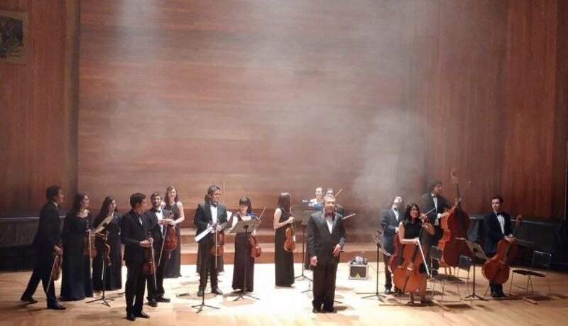 Orquesta sinfónica en concierto