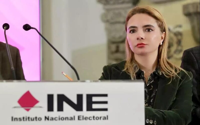 La presidenta del INE, Lorenzo Córdova, habla en una conferencia de prensa.