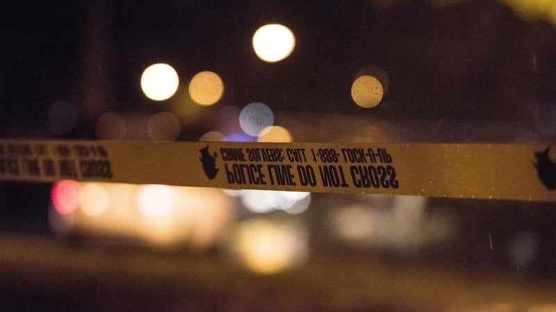 Cinta amarilla de precaución policial
