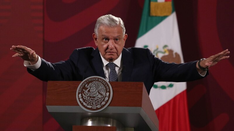 El presidente Andrés Manuel López Obrador da un discurso en el Palacio Nacional.