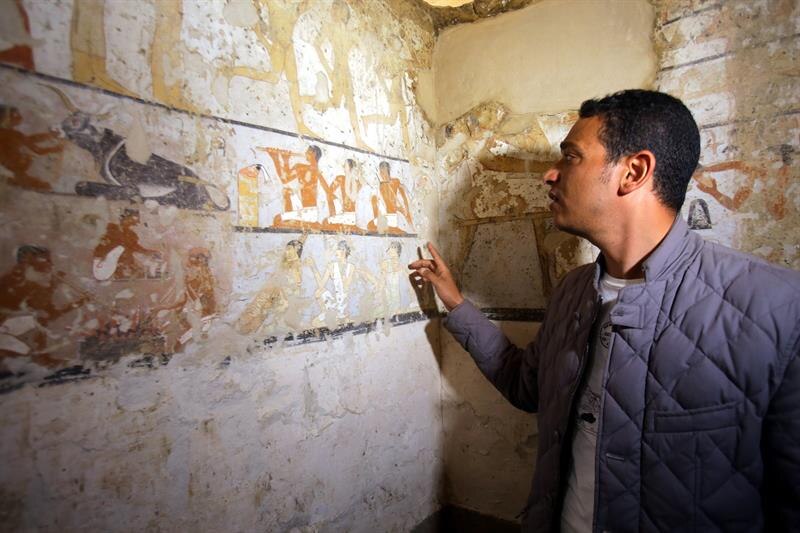 Pinturas murales en la tumba de un antiguo egipcio