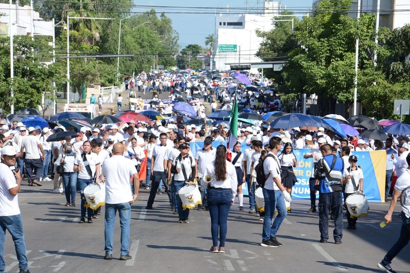 Multitudinaria marcha por la paz en México