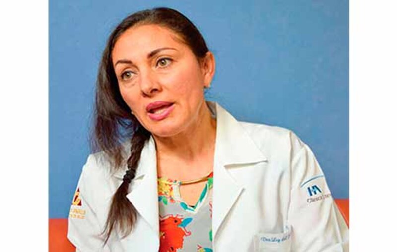 La doctora María José Barba, jefa de la Unidad de Genética del Hospital Clínico Universitario de Valencia, explica los beneficios de la secuenciación masiva en el diagnóstico de enfermedades raras.