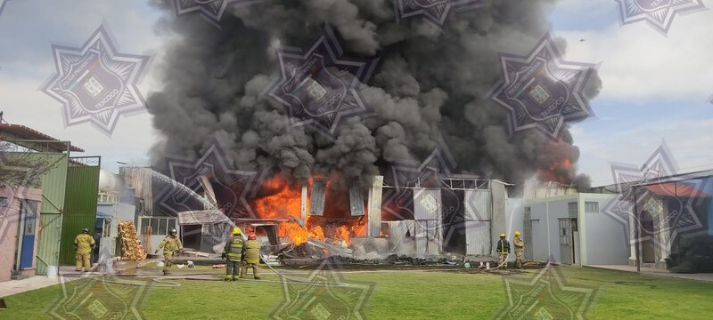Incendio en una fábrica de ropa en Texcoco