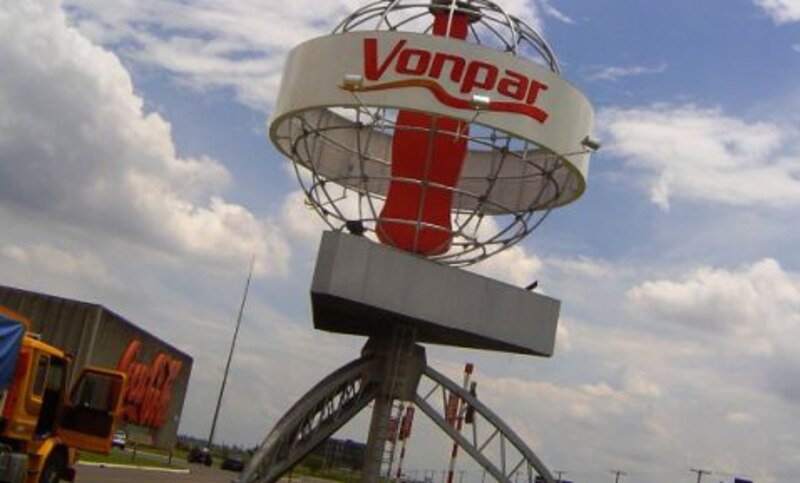 El logotipo de Vonpar en la entrada de la empresa