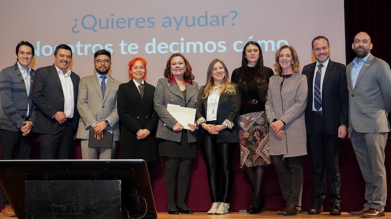 Entrega de premios a los ganadores del concurso de fotografía.