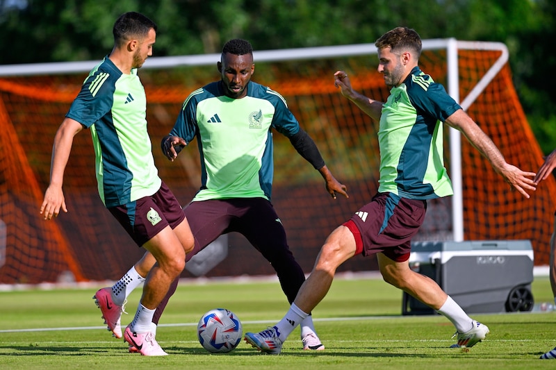 Jugadores del Sevilla FC entrenando