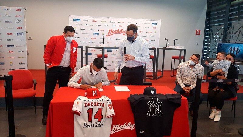 Pelotero mexicano firma con los Yankees de Nueva York