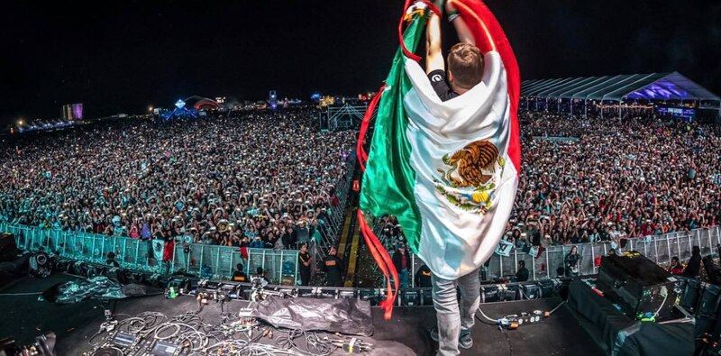 ¡El DJ Steve Aoki ondea la bandera de México en el EDC!