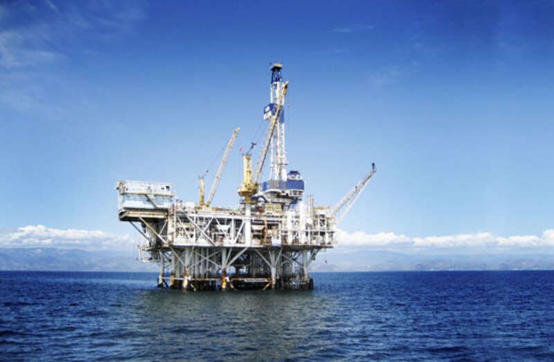 Plataforma petrolera en el mar
