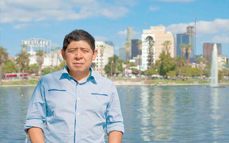 Un hombre asiático en Los Ángeles