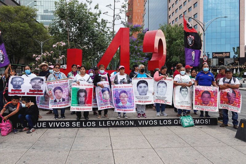 Title: Protesta por la desaparición de los 43 estudiantes de Ayotzinapa