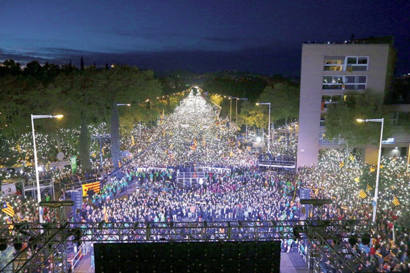 Multitudinaria manifestación en Barcelona contra la sentencia del procés