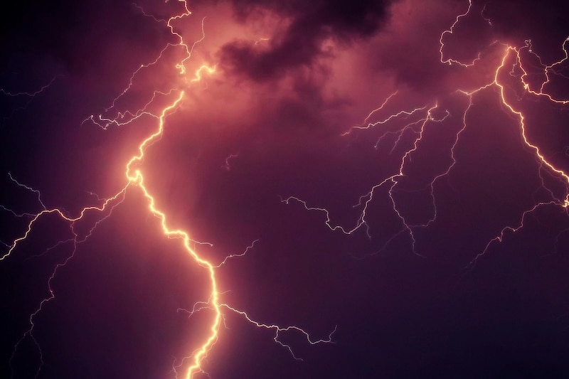 Protección Civil de la UAG comparte consejos para actuar durante una tormenta si estás fuera de casa