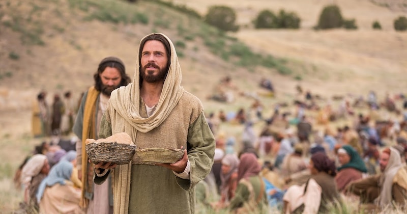 Jesús alimenta a los 5.000