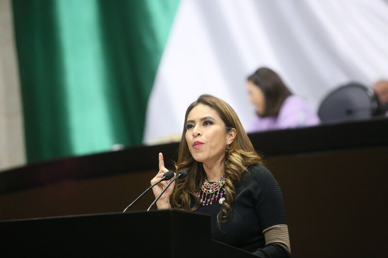 La diputada mexicana Margarita Zavala da un discurso en el Congreso.
