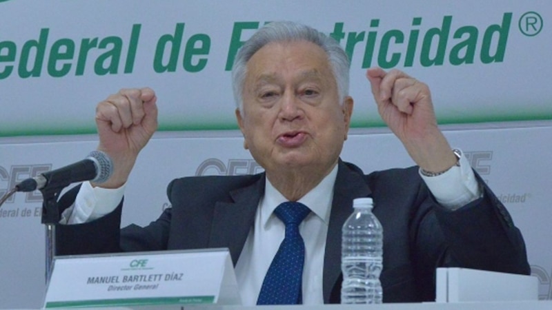 Manuel Bartlett, director de la CFE, anuncia nuevas medidas para combatir el robo de energía eléctrica.