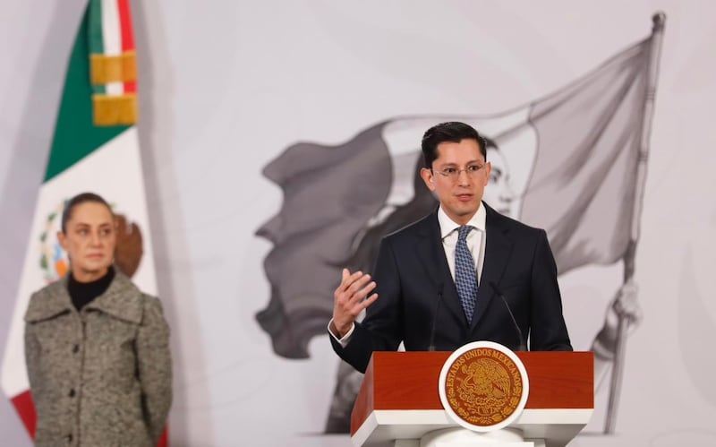 Secretaría de Relaciones Exteriores (SRE) La cancillería  destinará 115 millones de pesos para fortalecer la protección legal, la atención en consulados y el apoyo a connacionales detenidos o en situación vulnerable en Estados Unidos