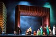 La adaptación de 'El ángel exterminador' baña con surrealismo buñueliano la Ópera de París