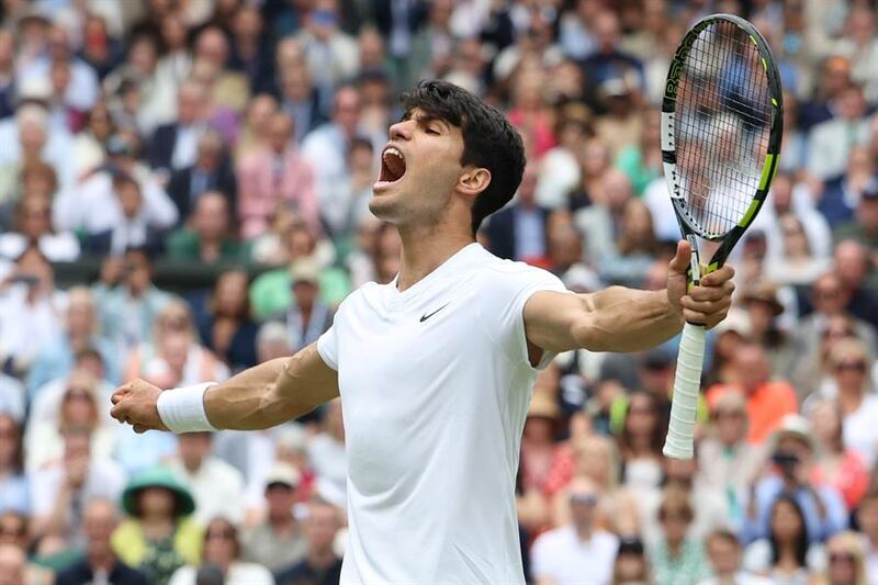 El tenista chileno Nicolás Jarry celebra su victoria en Wimbledon