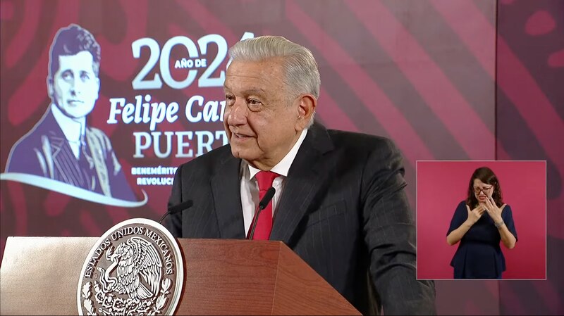 El presidente Andrés Manuel López Obrador da un discurso en la ceremonia del 106 aniversario de la Constitución mexicana