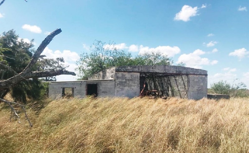 Edificio abandonado en el campo