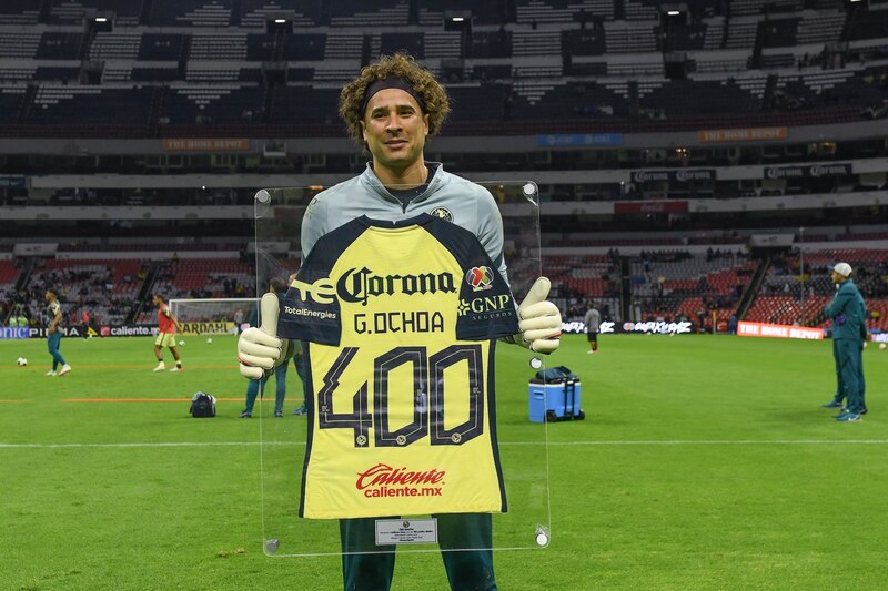 Guillermo Ochoa es reconocido por sus 400 partidos en el América