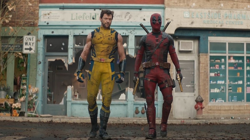 Deadpool y Wolverine caminan juntos