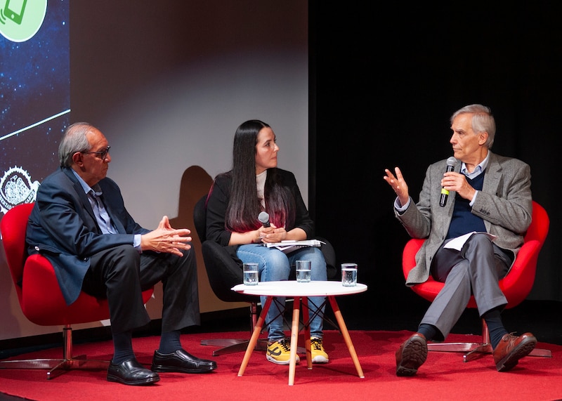 Mesa redonda sobre el futuro de la educación