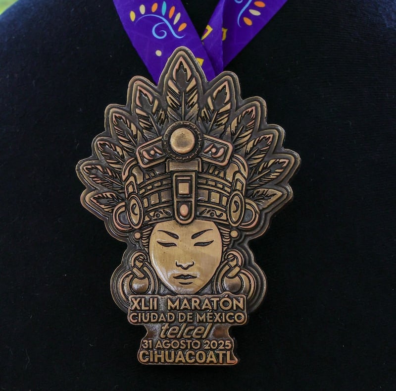 Así luce esta medalla única y conmemorativa que recibirán quienes concluyan exitosamente el recorrido de este Maratón.