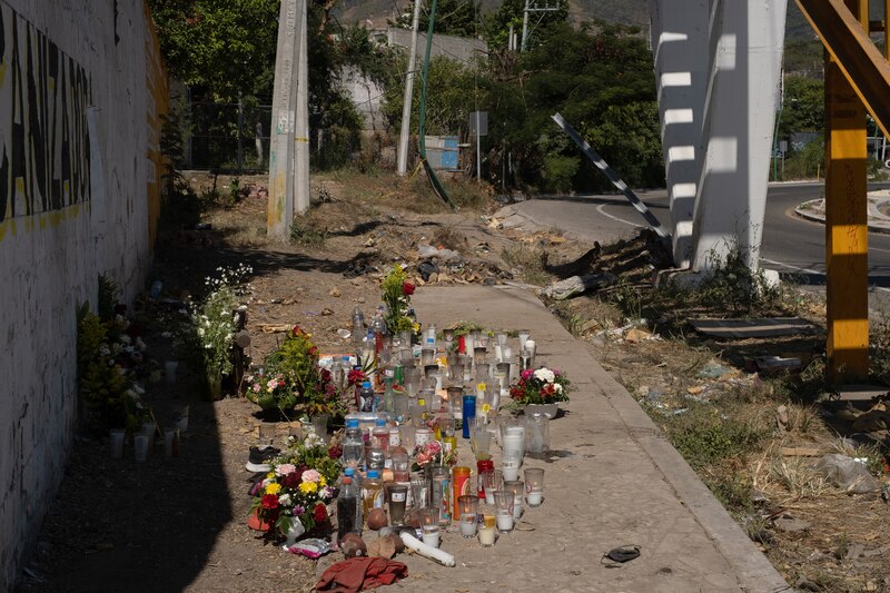 Ofrenda floral en memoria de las víctimas del terremoto de México
