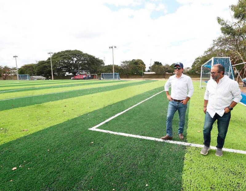 Inauguración de la cancha de fútbol de la Unidad Deportiva de San Pedro