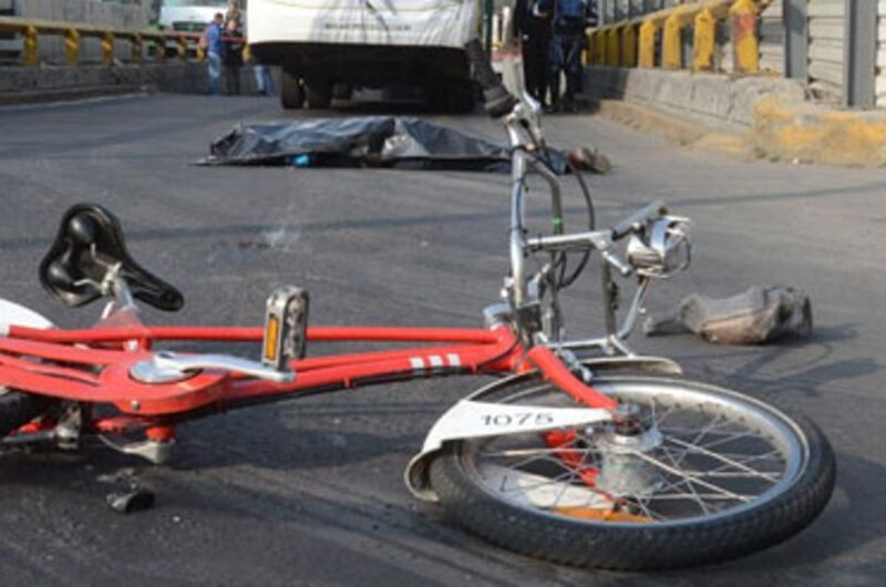 Ciclista muere atropellado por un autobús en la Ciudad de México