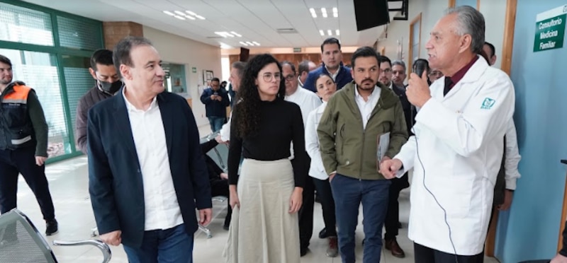El Presidente de México, Andrés Manuel López Obrador, visita un hospital en el Estado de México