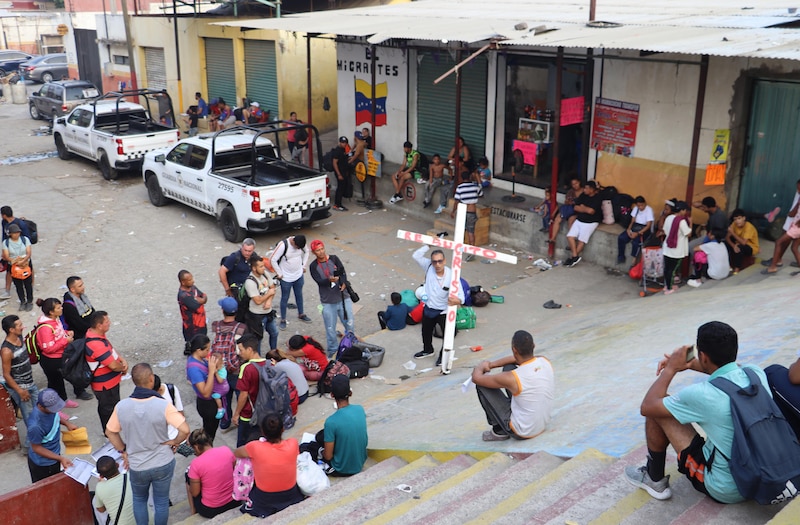 Migrantes venezolanos en la frontera con Colombia