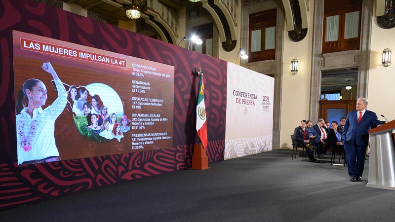 Title: El presidente mexicano, Andrés Manuel López Obrador, habla en una conferencia de prensa en el estado de Quintana Roo.