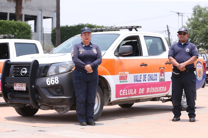 Policías mexicanos buscan a personas desaparecidas